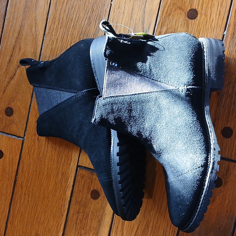 NWT Toms Black Suede Ankle Booties